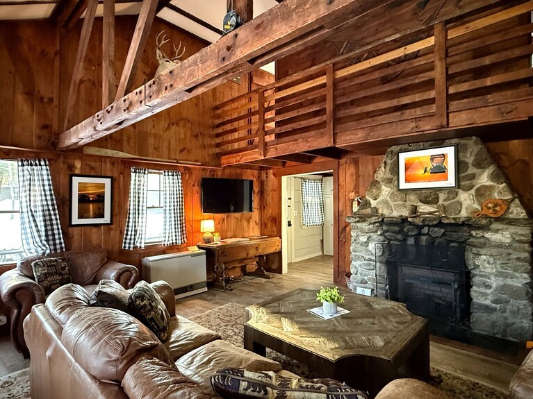 Lakefront Lodge On Squam Lake - New Hampshire (State)