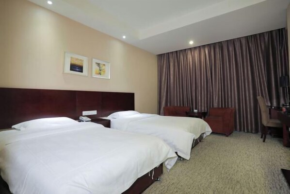 A hotel room with two beds, a desk, a chair, and a large window with curtains. - Xinmei Hotel (Urumqi Hongshan Branch) (Urumqi)