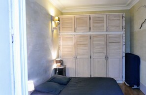 2 habitaciones, tabla de planchar con plancha, wifi y ropa de cama 