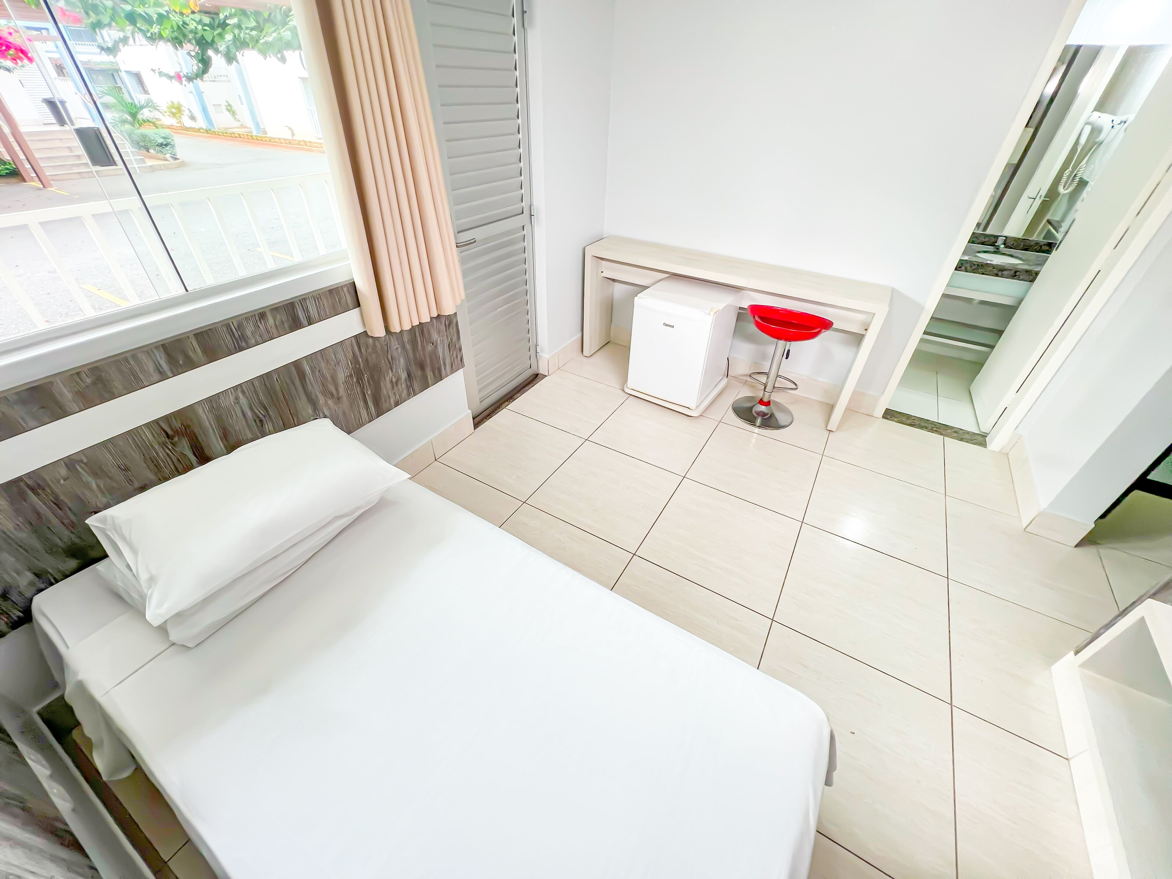 واي فاي مجانًا وملاءات أسرّة