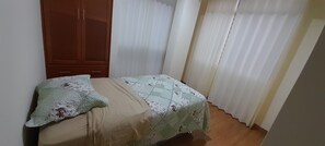 3 bedrooms, iron/ironing board, WiFi, bed sheets