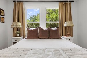 3 bedrooms, desk, iron/ironing board, travel cot