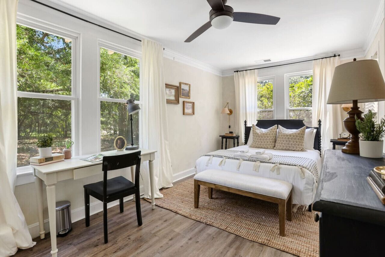 3 bedrooms, desk, iron/ironing board, travel crib