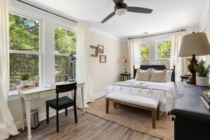 3 bedrooms, desk, iron/ironing board, travel cot - The Cayce Cottage | 3BR w/ Private Pool (Cayce)