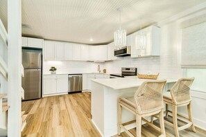 House, Multiple Beds, Hot Tub, Ocean View | Private kitchen | Coffee/tea maker - Lemon Drop (Galveston)