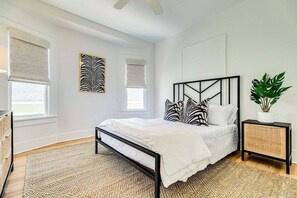 House, Multiple Beds, Hot Tub, Ocean View | 5 bedrooms, individually decorated, individually furnished, bed sheets - Lemon Drop (Galveston)