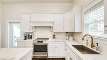 House, Multiple Beds, Balcony, Ocean View | Private kitchen | Coffee/tea maker