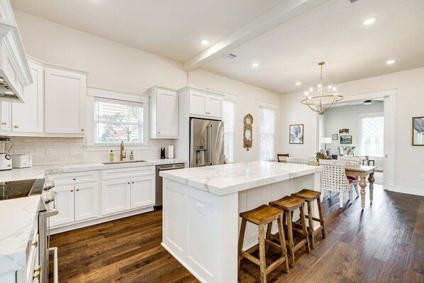 House, Multiple Beds, Balcony, Ocean View | Private kitchen | Coffee/tea maker - La Onda Azul (Galveston)