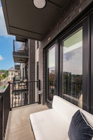 Property grounds - West End Eden near Parthenon (Nashville)