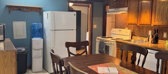 Charming 2-bedroom cottage at Canadohta Lake with WiFi