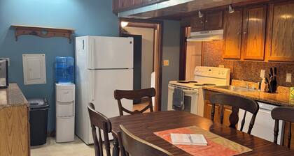 Charming 2-bedroom cottage at Canadohta Lake with WiFi