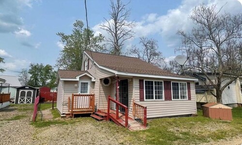 Charming 2-bedroom cottage at Canadohta Lake with WiFi