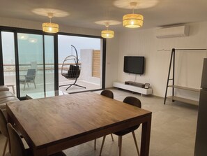 Dining - T2 vue sur le Port Avec Terrasse Jacuzzi et Parking (Carry-le-Rouet)