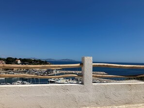 Property grounds - T2 vue sur le Port Avec Terrasse Jacuzzi et Parking (Carry-le-Rouet)