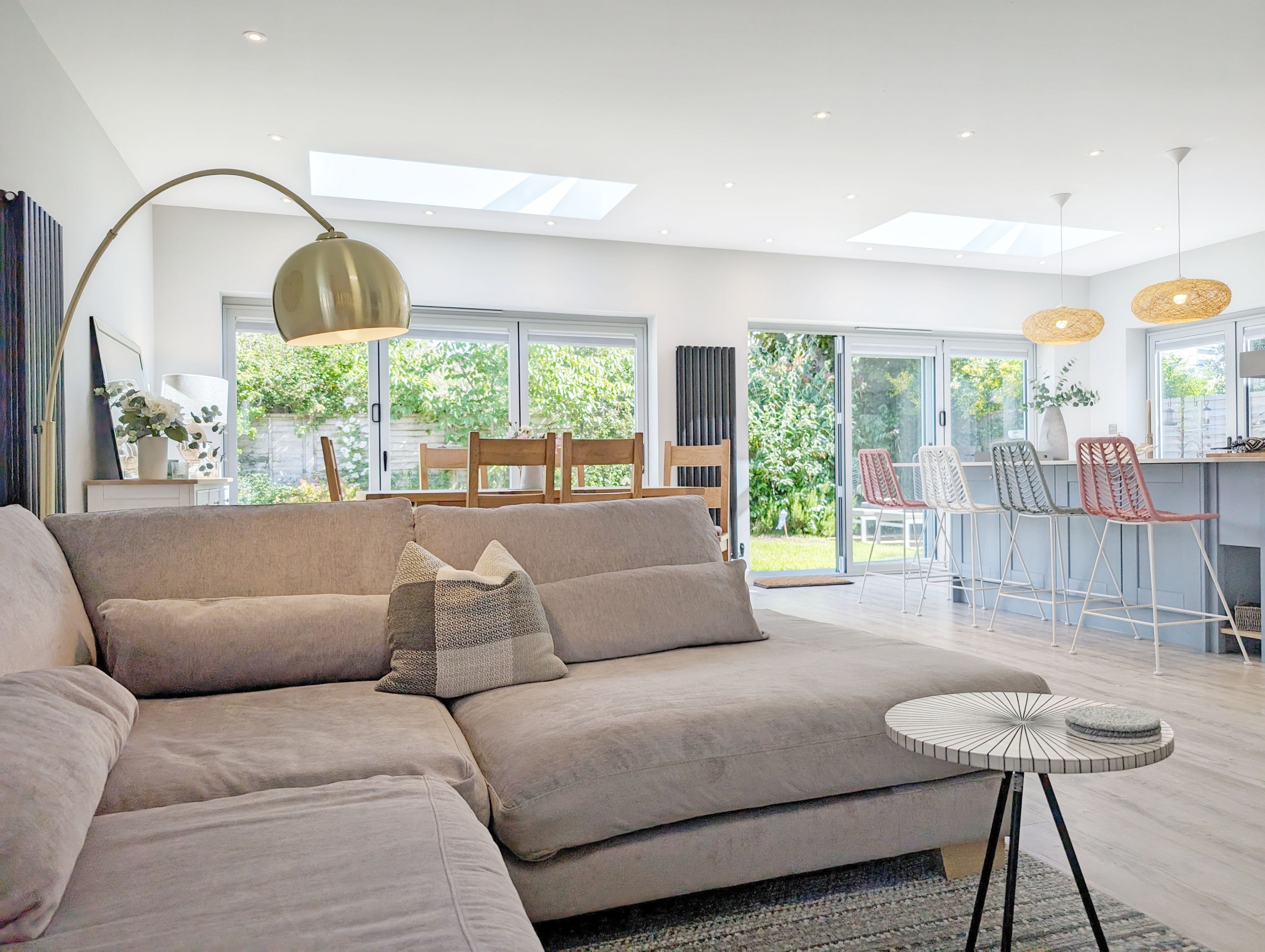 Smart-TV, peis, stereoanlegg og kontorer