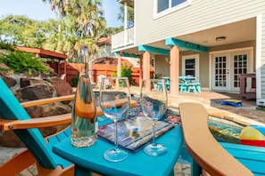 House, Multiple Beds, Pool Access, Ocean View | Outdoor dining - Tortuga Inn (Galveston)