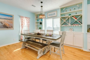 House, Multiple Beds, Pool Access, Ocean View | Dining - Tortuga Inn (Galveston)