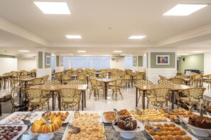 Petit déjeuner buffet compris tous les jours