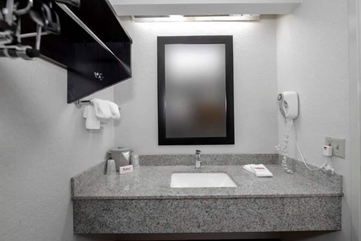 Combined shower/tub, hair dryer, towels, soap