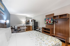 Studio, 1 King Bed, Non Smoking (Larger Desk)