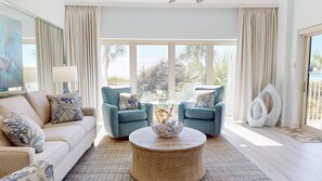 Condo (Beach Manor 0211) | Ruang tamu