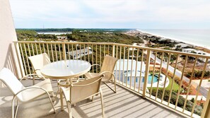 Condo (Beach Manor 1004) | Balkoni