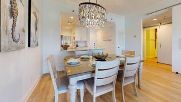 Condo (Beach Manor 0604) | Dining