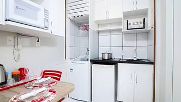 Apartment | Eigene Küche | Mini-Kühlschrank, Mikrowelle, Herdplatte, Kochgeschirr/Geschirr/Besteck
