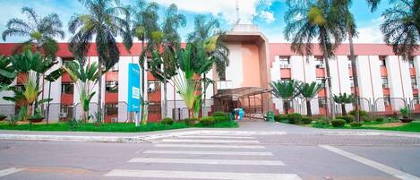 Basic Studio | Exterior