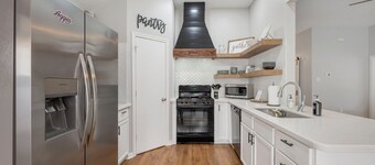 The Maroon Door-NEW outdoor fire pit! Located in the heart of Aggieland!!