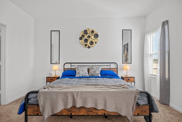 4 bedrooms, iron/ironing board - New Braunfels Spacious Retreat (New Braunfels)