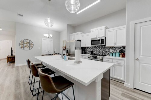 Modern Townhome Heart of Temple