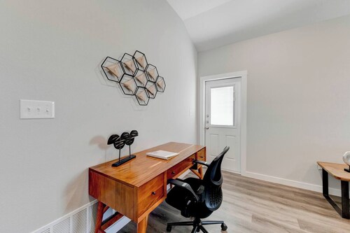 Modern Townhome Heart of Temple