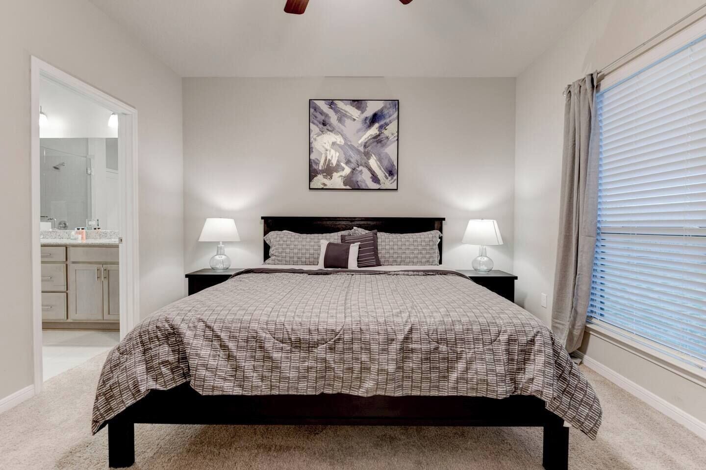 4 bedrooms, desk, iron/ironing board, free WiFi