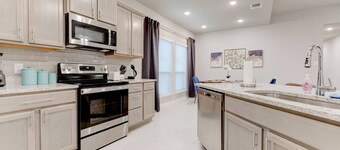 Luxurious Spacious Retreat in Temple