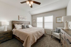 4 bedrooms, iron/ironing board