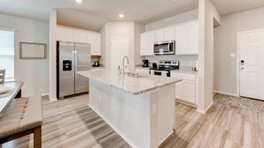 Unclassified image, 2 of 27, button - Spacious Home in South Temple with 5 Beds (Temple)
