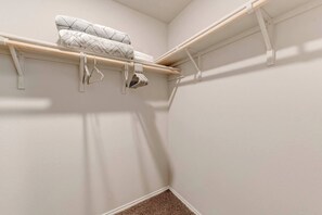Interior - Spacious Home in South Temple with 5 Beds (Temple)