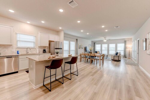 Spacious Haven for Workers in South Temple