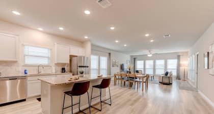 Spacious Haven for Workers in South Temple