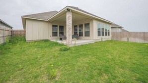 Exterior - Spacious Haven for Workers in South Temple (Temple)