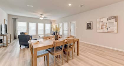 Spacious Haven for Workers in South Temple
