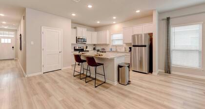 Spacious Haven for Workers in South Temple