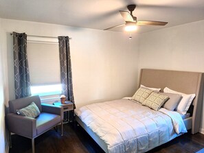 2 bedrooms, iron/ironing board, WiFi, bed sheets - Cozy 2-bedroom condo in pleasant Elm Grove with AC, WiFi (Elm Grove)