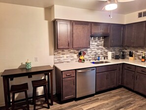 Fridge, microwave, oven, stovetop - Cozy 2-bedroom condo in pleasant Elm Grove with AC, WiFi (Elm Grove)