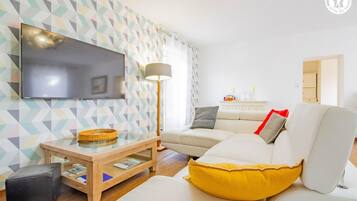 Fernseher, Tischtennisplatte