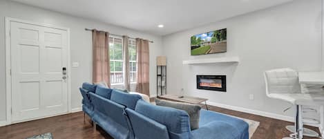 Smart TV, fireplace