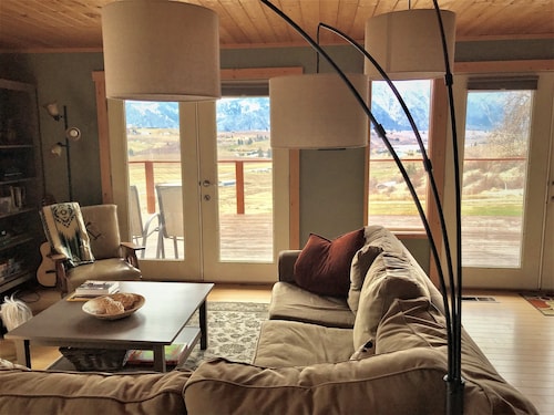 Spectacular Views on 4 Acre Family Oasis Among Vineyards and Orchards