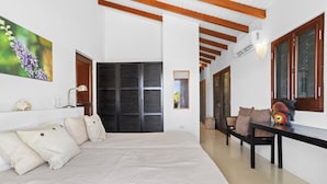 A bedroom with a large bed, a desk, and a view of the outside. - Villa with 2 bedrooms, big porch and amazing ocean view
 (Kralendijk)
