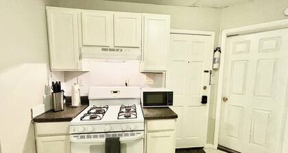 Cozy apt in Bayonne, 2 min walk to rail to NYC